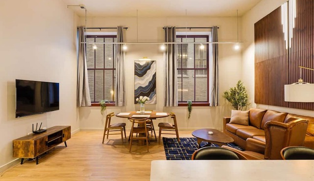 The Icon | 1BR | Rooftop Pool + King Bed + WD